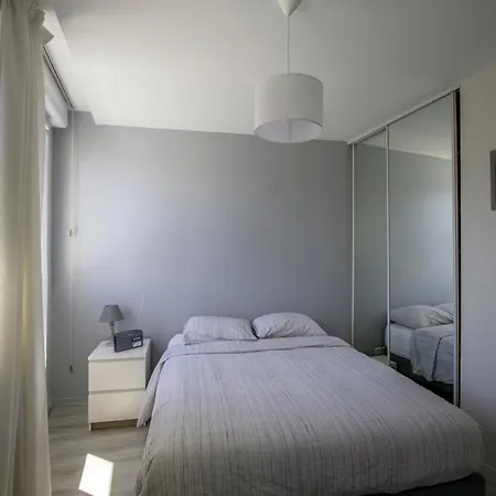 Charme Tourangeau Avec Parking Et Balcon *